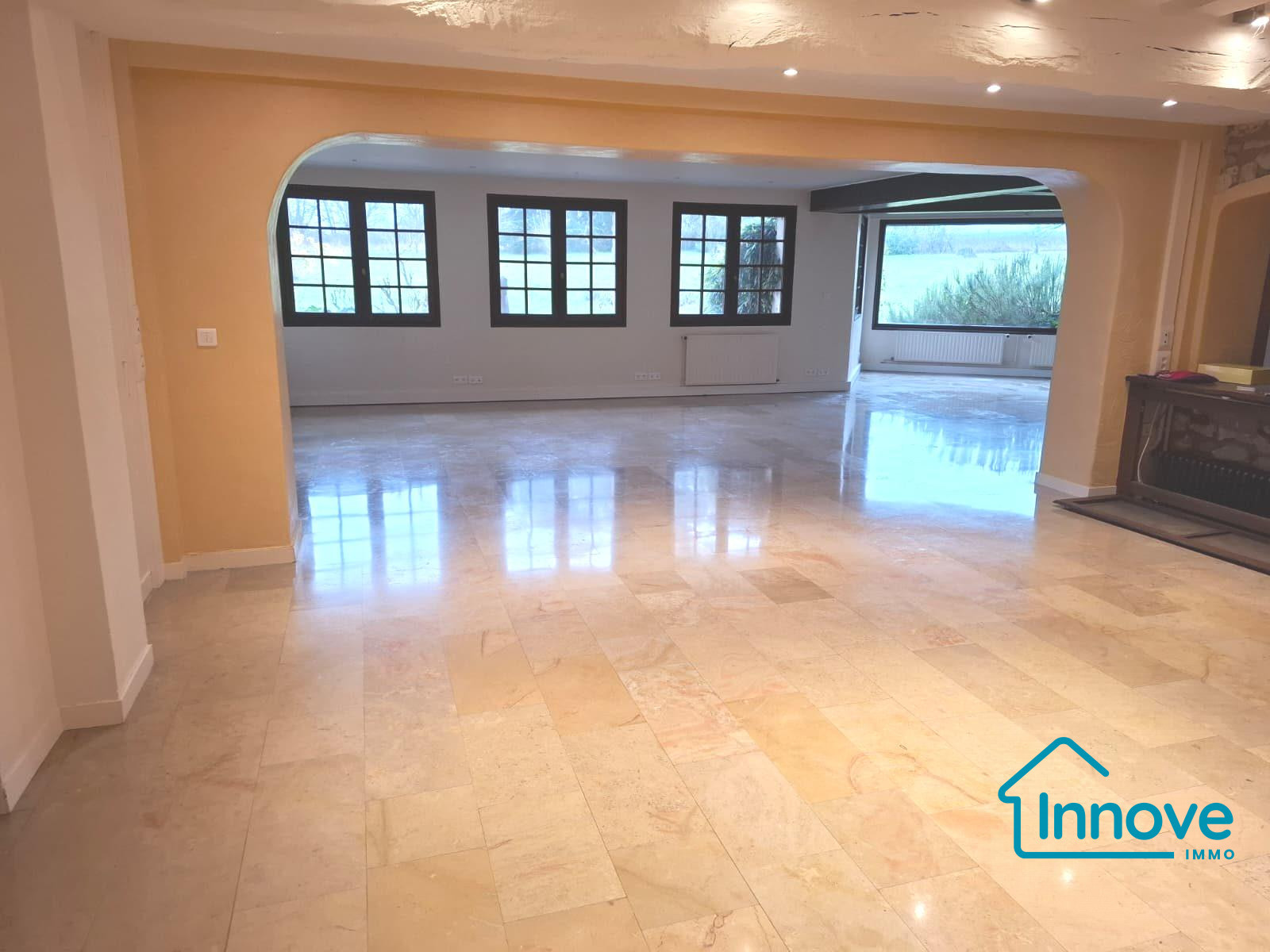 
                                                Vente
                                                 Proprieté de caractère de 600 m2 dans le Mantois-26000m2 de te