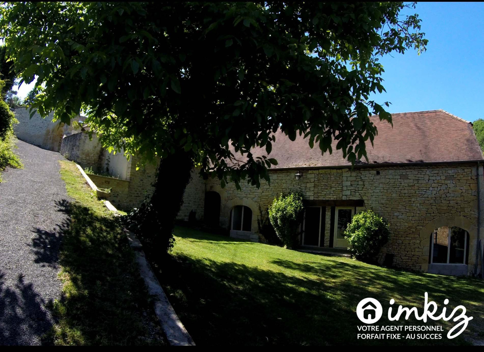 
                                                Vente
                                                 Propriete de caractere, gite, terrain et bois