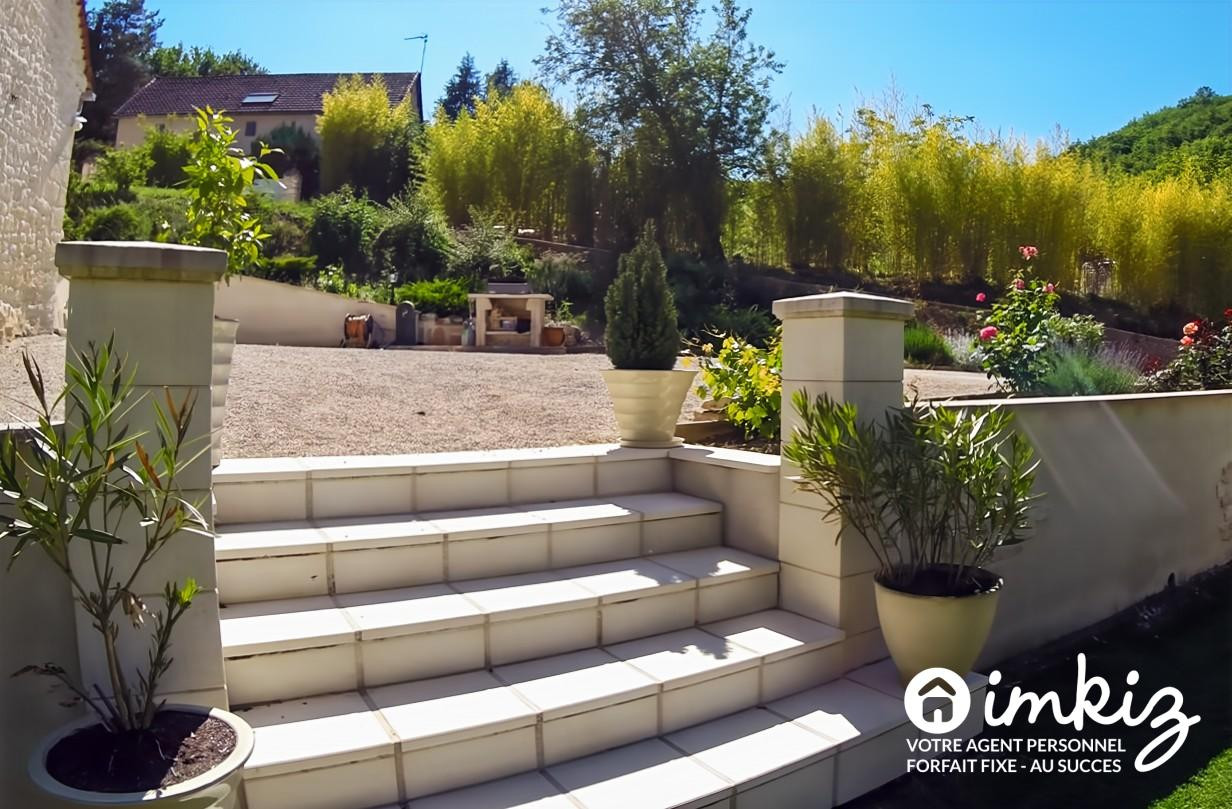 
                                                Vente
                                                 Propriete de caractere, gite, terrain et bois