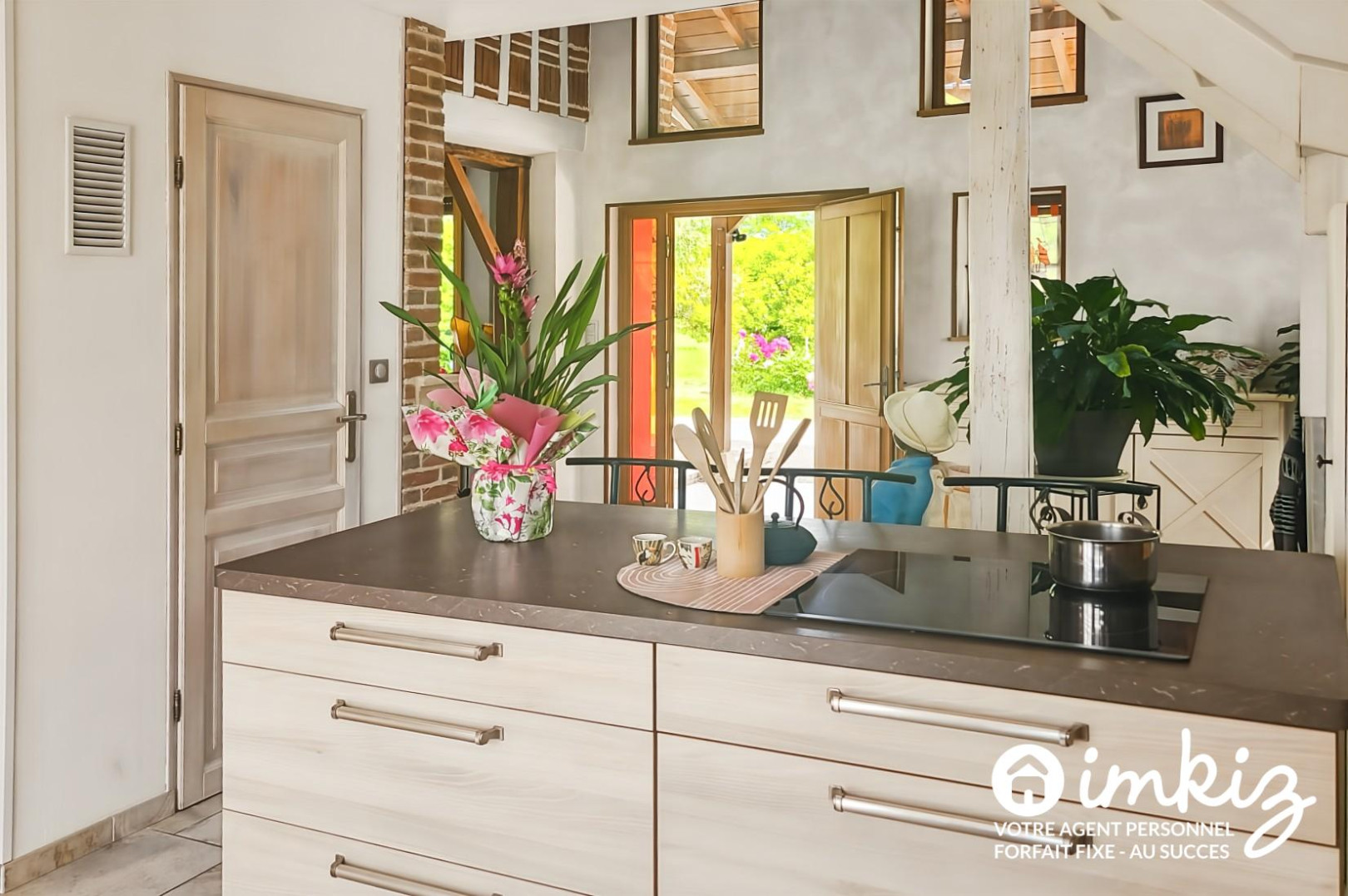 
                                                Vente
                                                 Propriété de charme avec piscine et dépendance