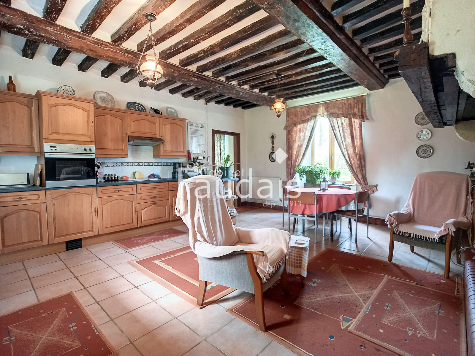 
                                                Vente
                                                 Propriété d'environ 426 m2 sur 5,2 hectares avec dépendance