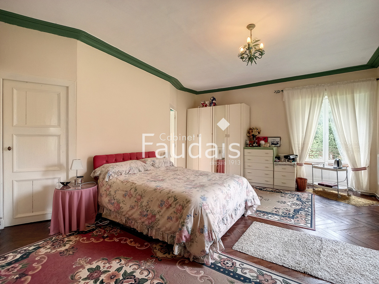 
                                                Vente
                                                 Propriété d'environ 426 m2 sur 5,2 hectares avec dépendance