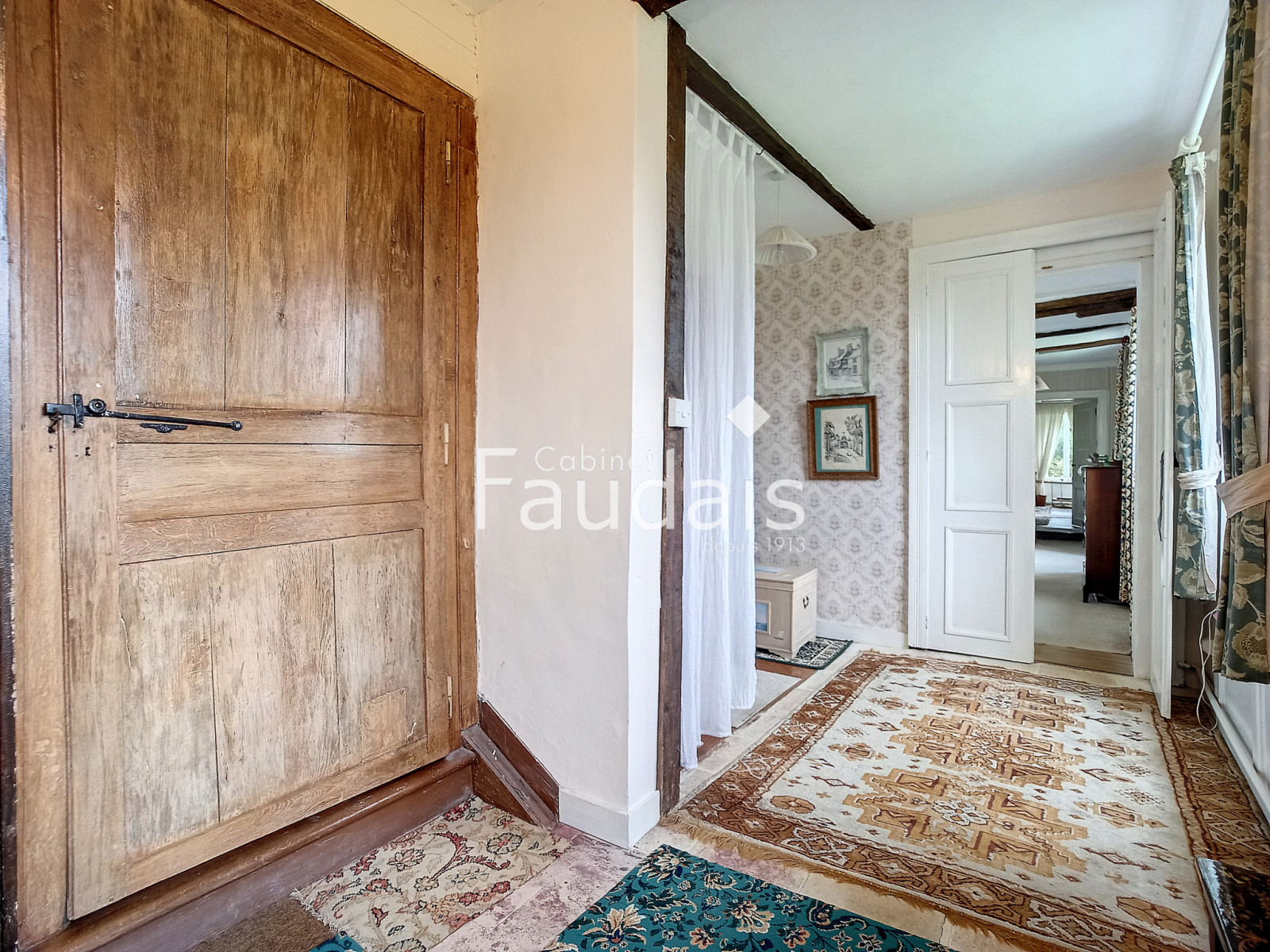 
                                                Vente
                                                 Propriété d'environ 426 m2 sur 5,2 hectares avec dépendance