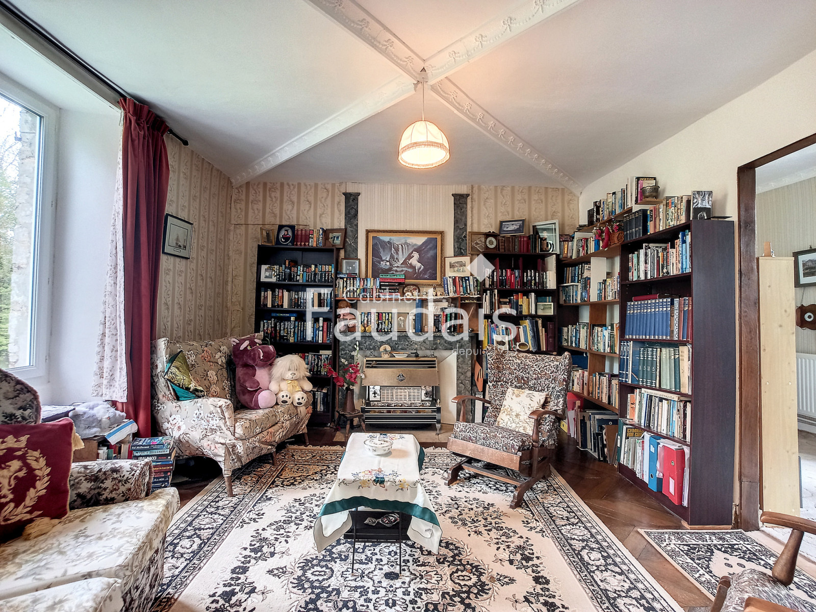 
                                                Vente
                                                 Propriété d'environ 426 m2 sur 5,2 hectares avec dépendance