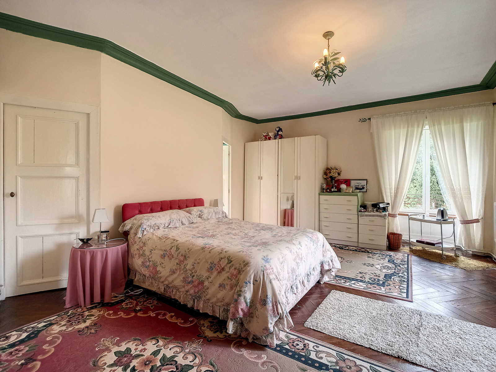 
                                                Vente
                                                 Propriété d'environ 426 m2 sur 5,2 hectares avec dépendance
