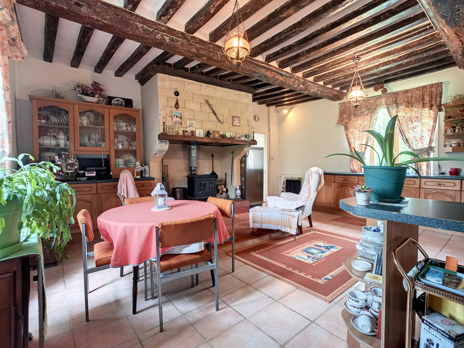 
                                                Vente
                                                 Propriété d'environ 426 m2 sur 5,2 hectares avec dépendance
