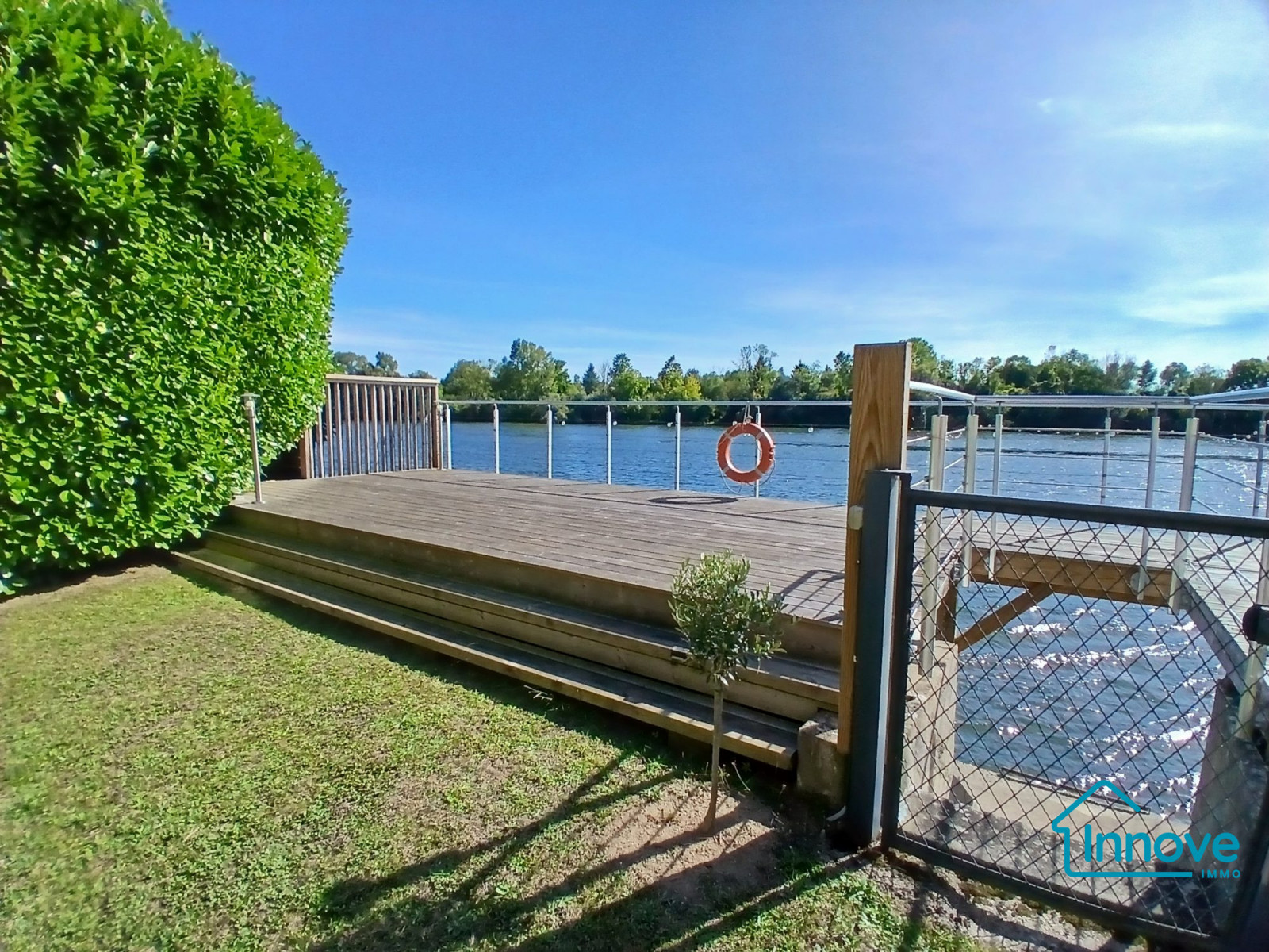 
                                                Vente
                                                 Propriété en bord de Seine