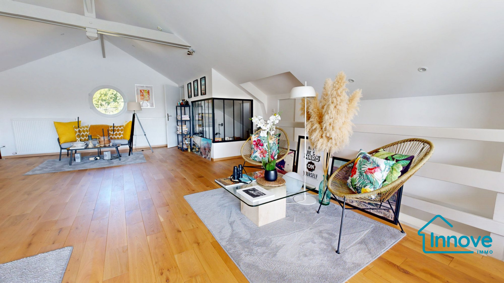 
                                                Vente
                                                 Propriété en bord de Seine