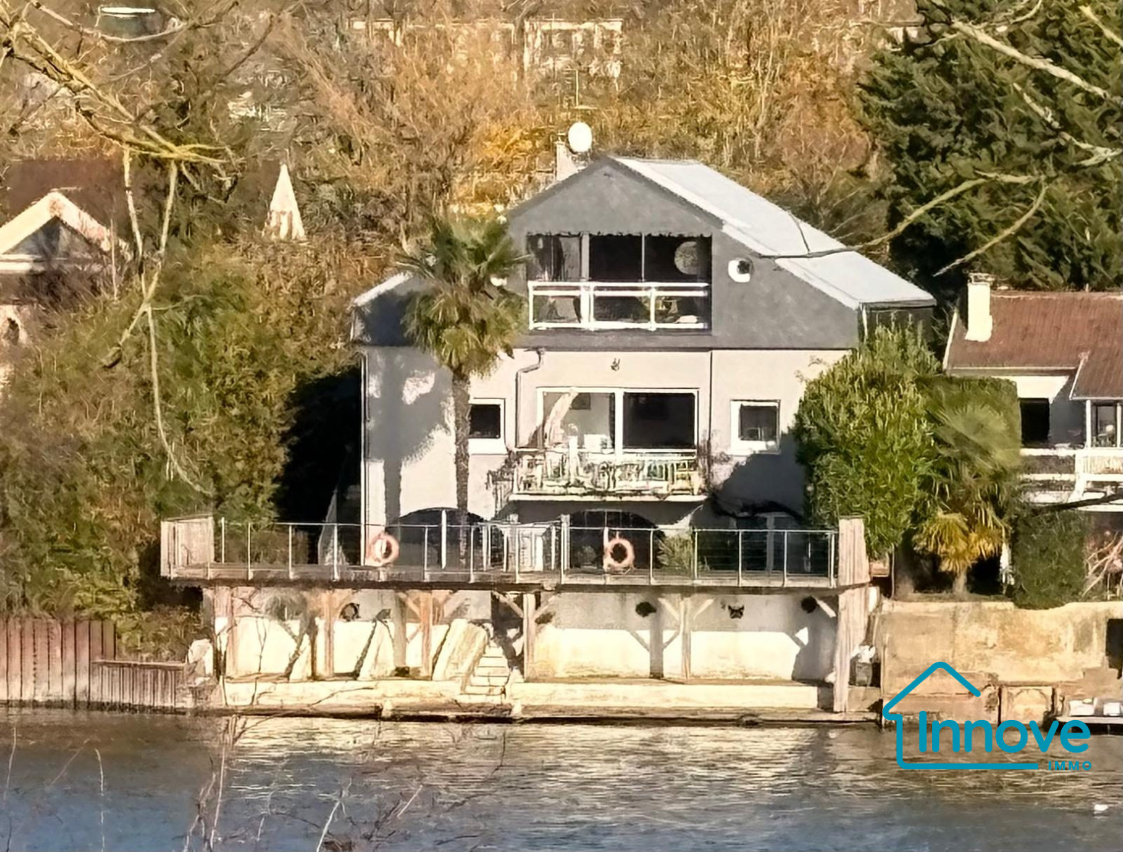 
                                                Vente
                                                 Propriété en bord de Seine