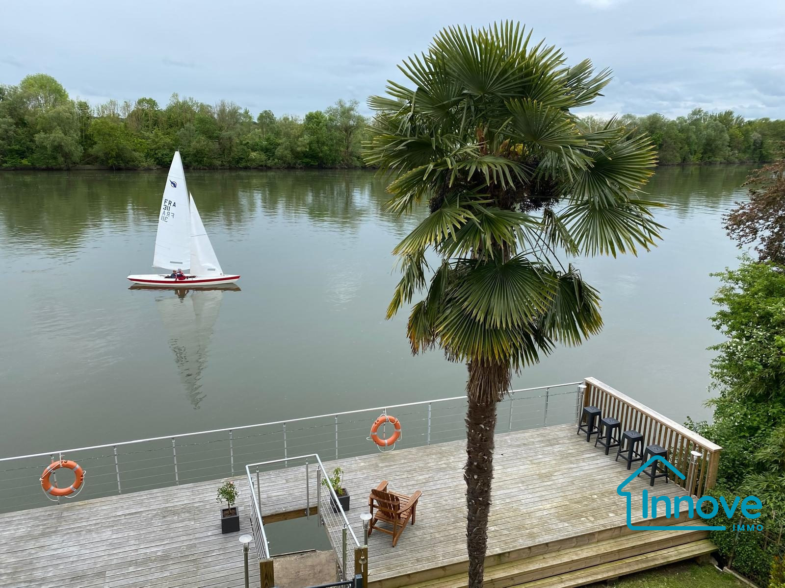 
                                                Vente
                                                 Propriété en bord de Seine