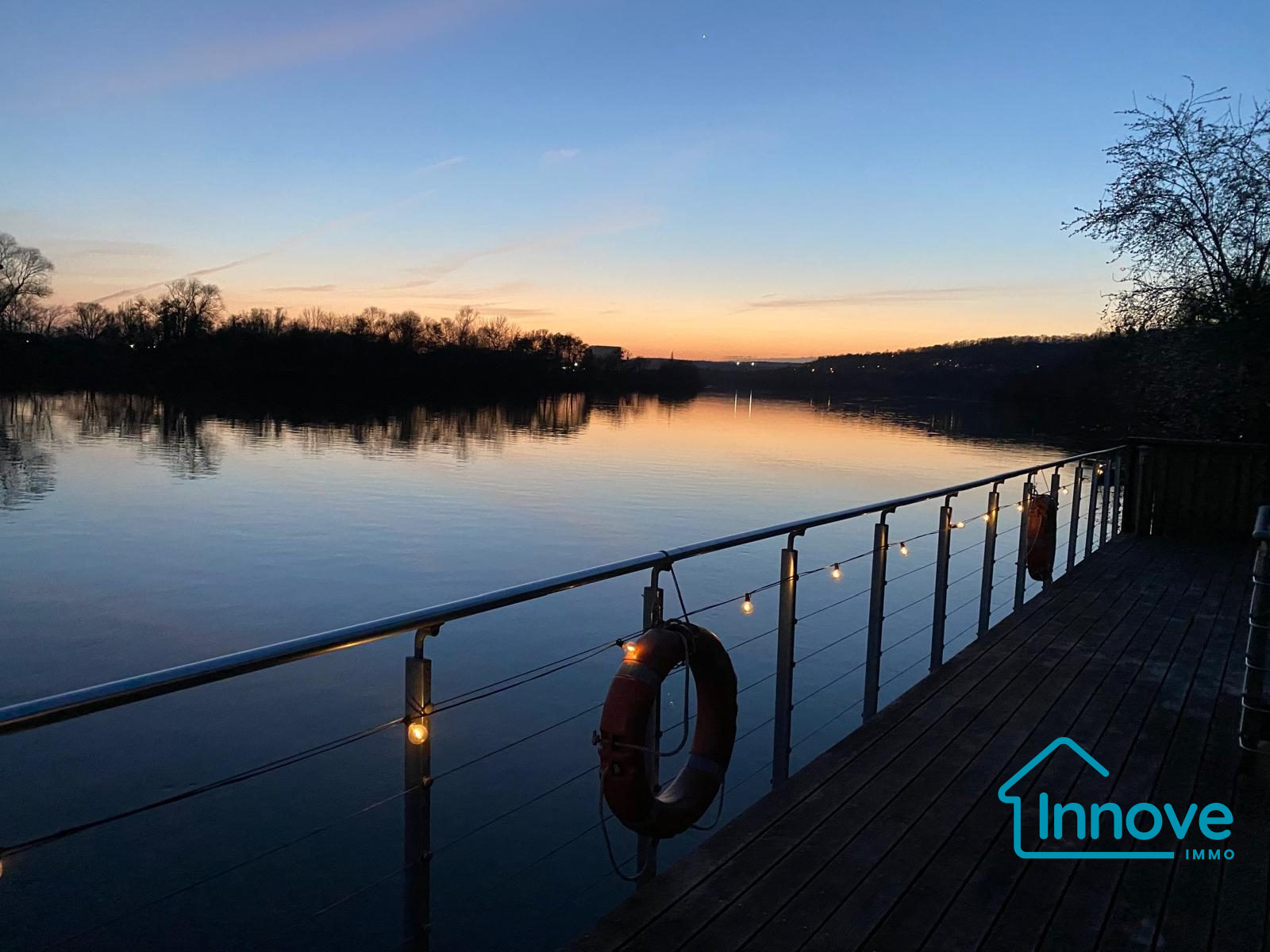 
                                                Vente
                                                 Propriété en bord de Seine