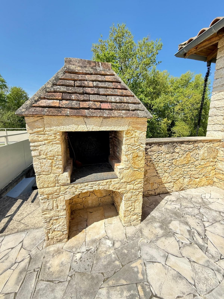 
                                                Vente
                                                 Propriété en  pierre 150m2 vu panoramique