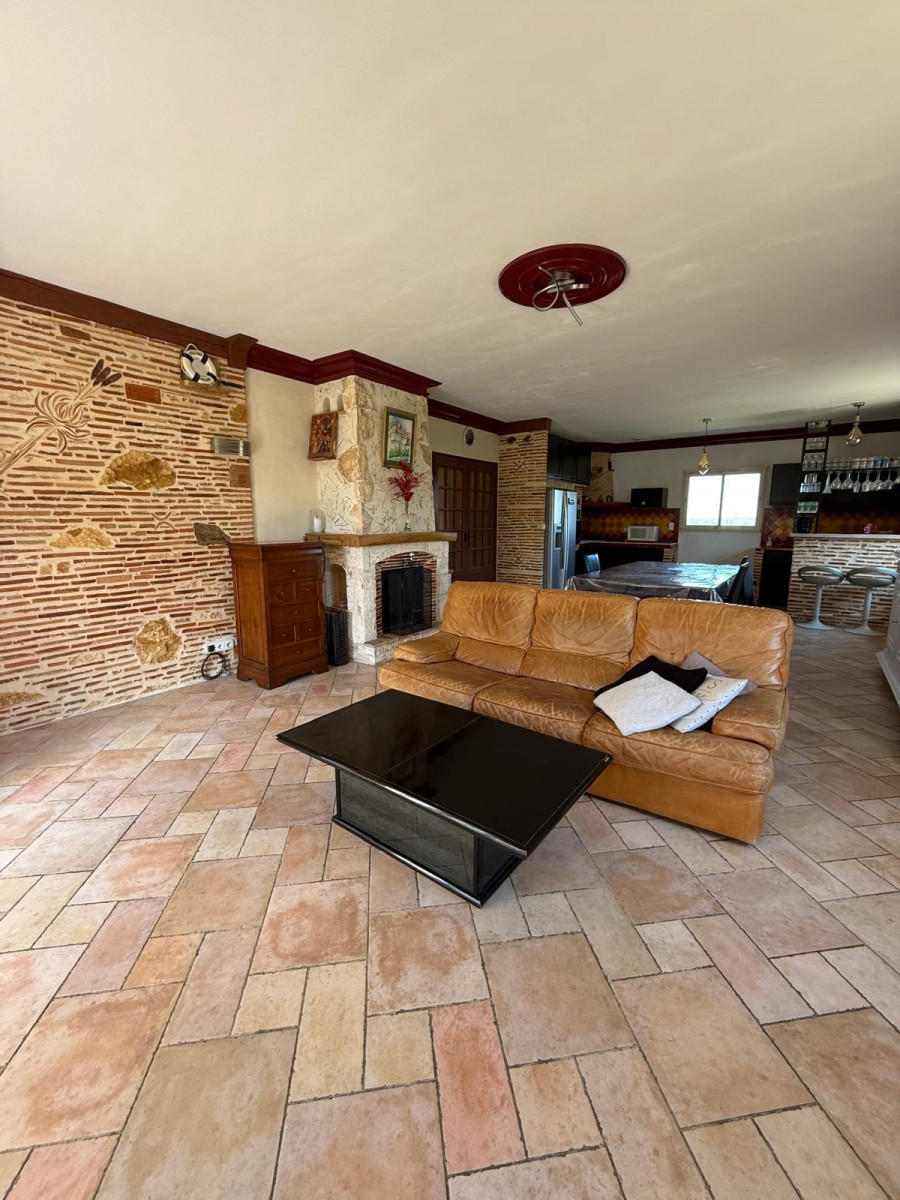 
                                                Vente
                                                 Propriété en  pierre 150m2 vu panoramique