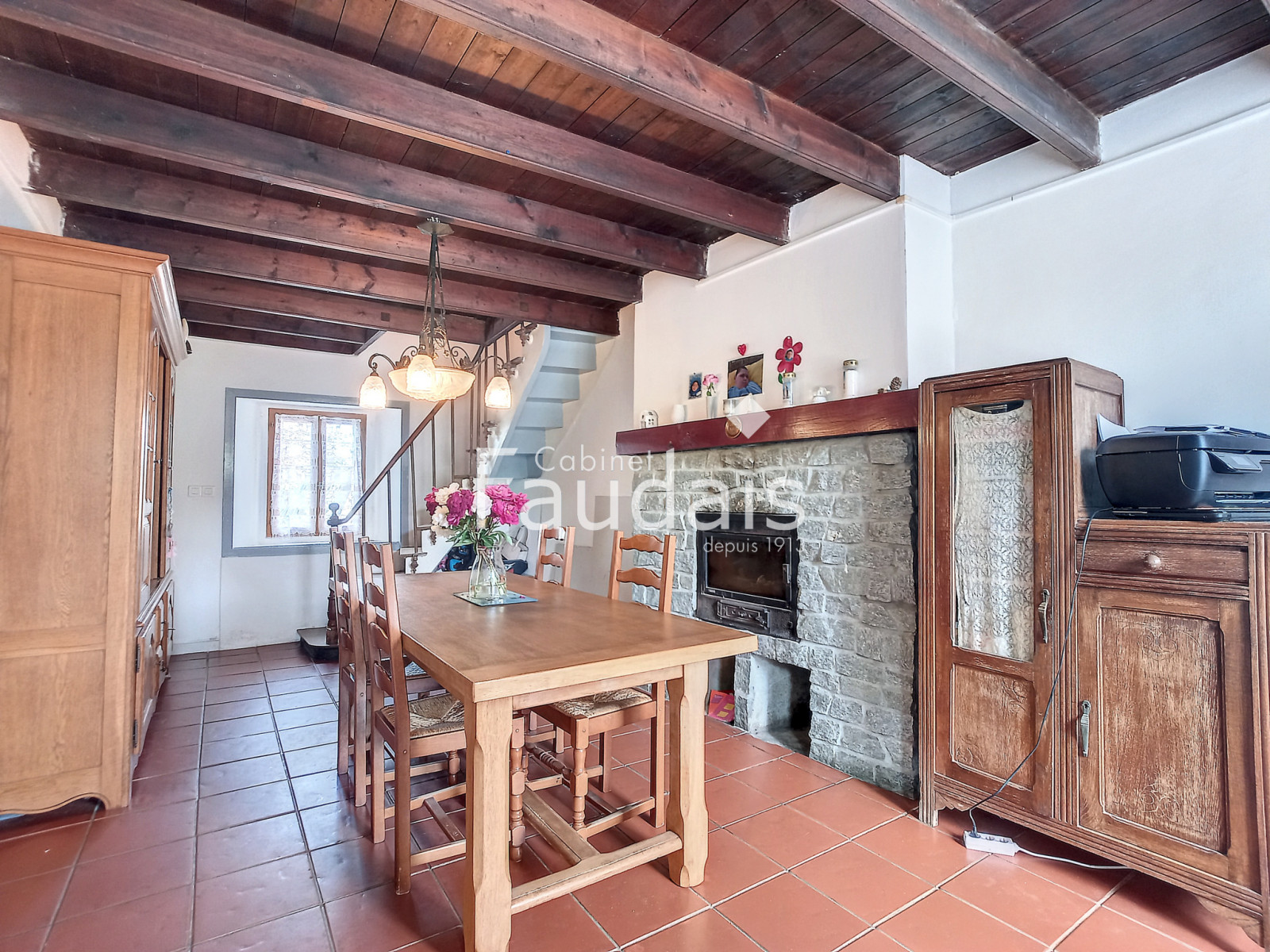 
                                                Vente
                                                 Propriété en pierre 6 pièces avec 1,4 hectares de terrain