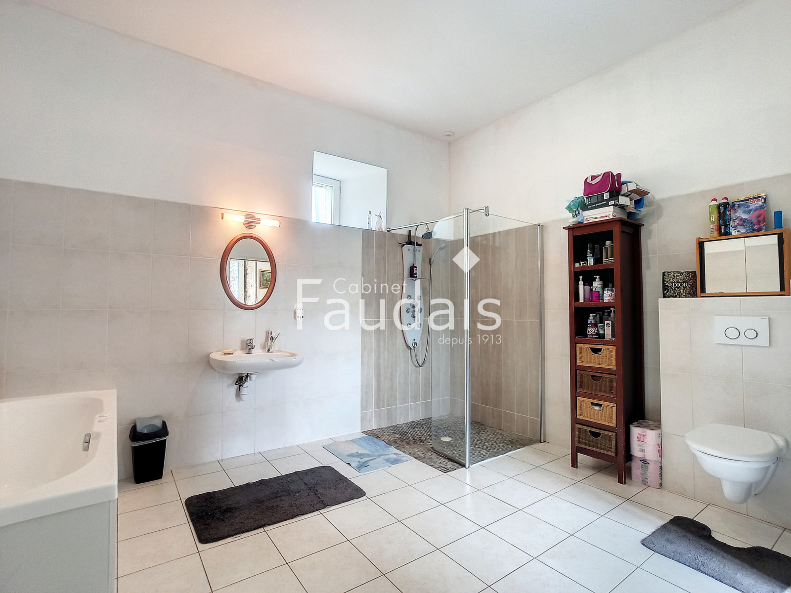 
                                                Vente
                                                 Propriété en pierre 6 pièces avec 1,4 hectares de terrain