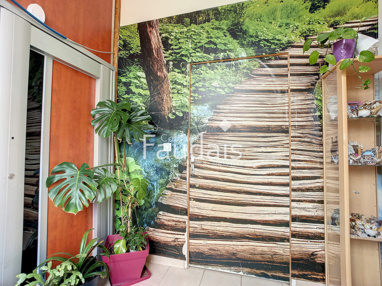 
                                                Vente
                                                 Propriété en pierre 6 pièces avec 1,4 hectares de terrain