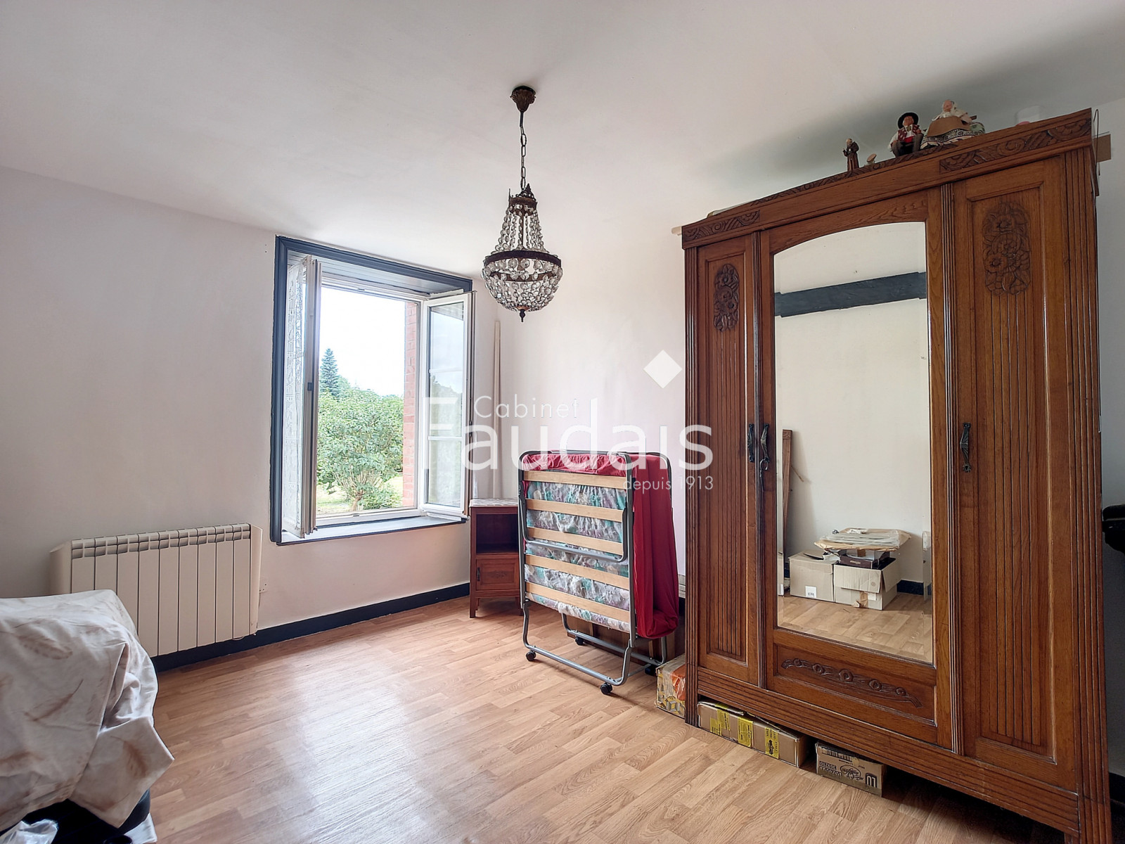 
                                                Vente
                                                 Propriété en pierre 6 pièces avec 1,4 hectares de terrain