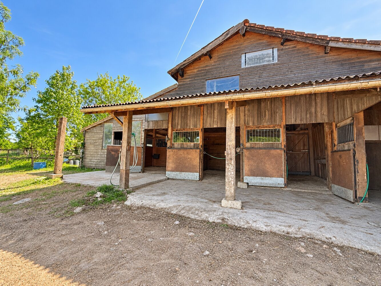 
                                                Vente
                                                 PROPRIÉTÉ ÉQUESTRE – Maison de 173 M²