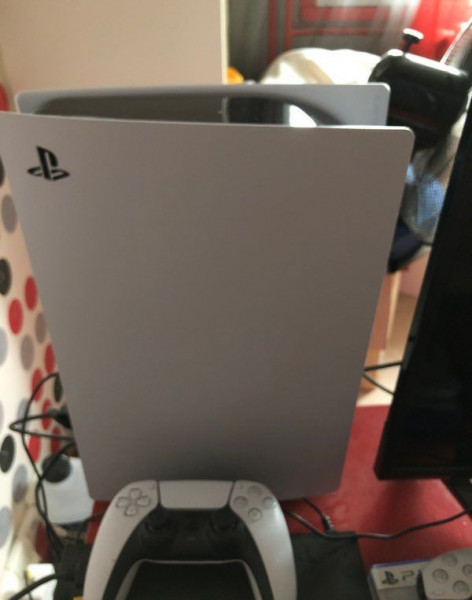 
                                                Console, jeu vidéo
                                                 Ps5 + 1 manette + 3 jeux