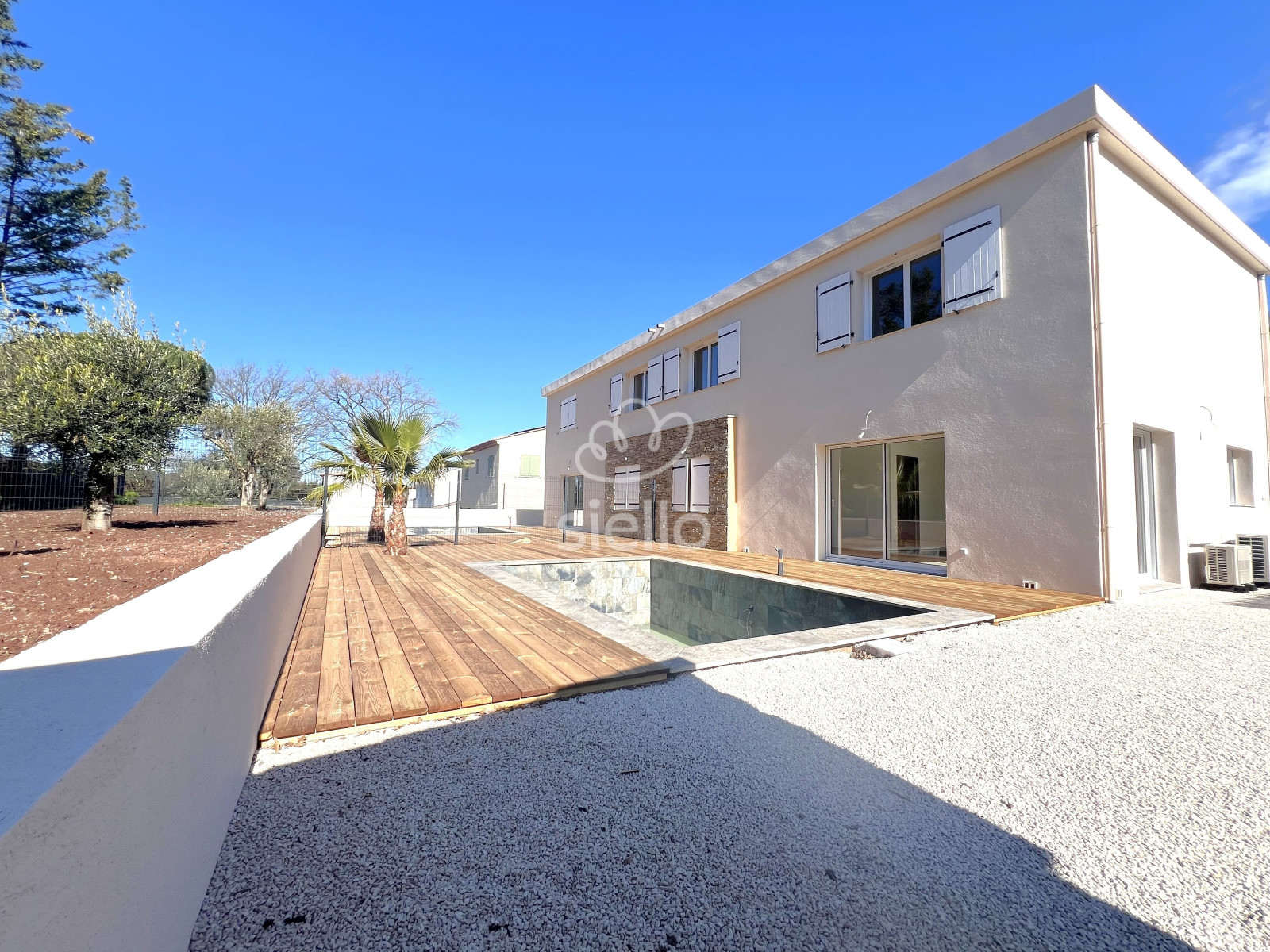 
                                                Vente
                                                 PUGET SUR ARGENS-VILLA NEUVE-PISCINE