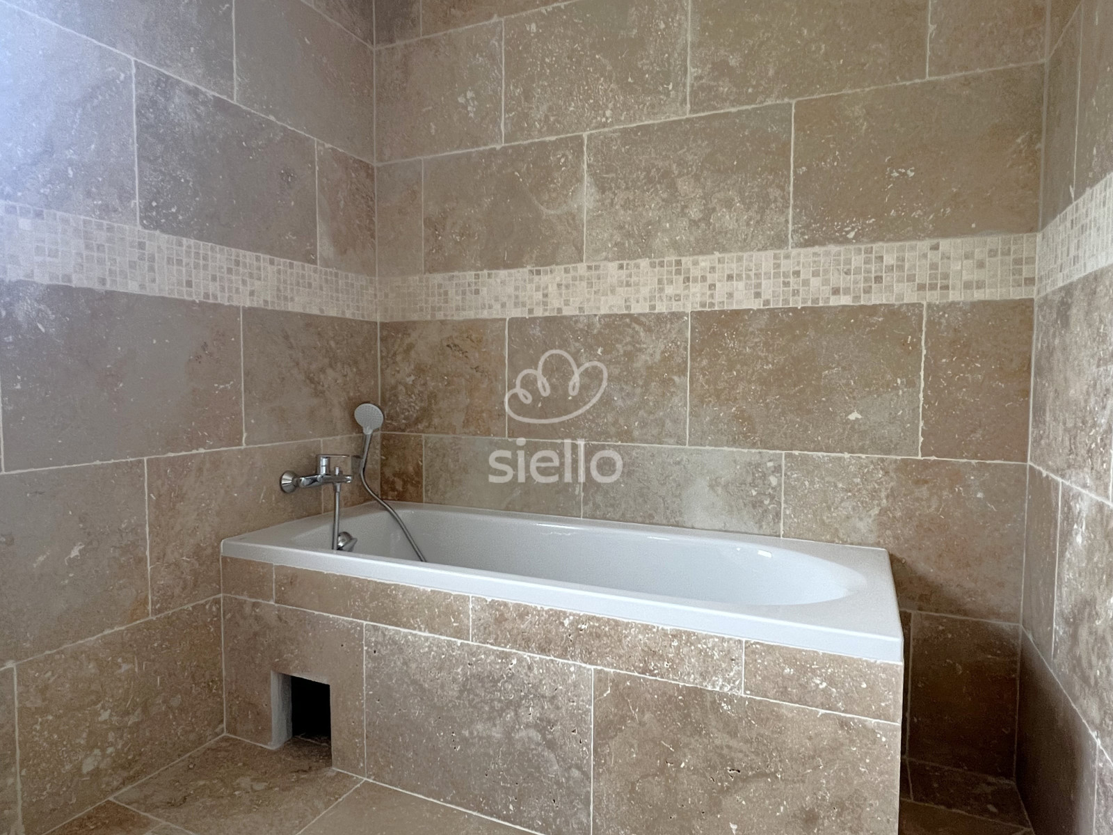 
                                                Vente
                                                 PUGET SUR ARGENS-VILLA NEUVE-PISCINE