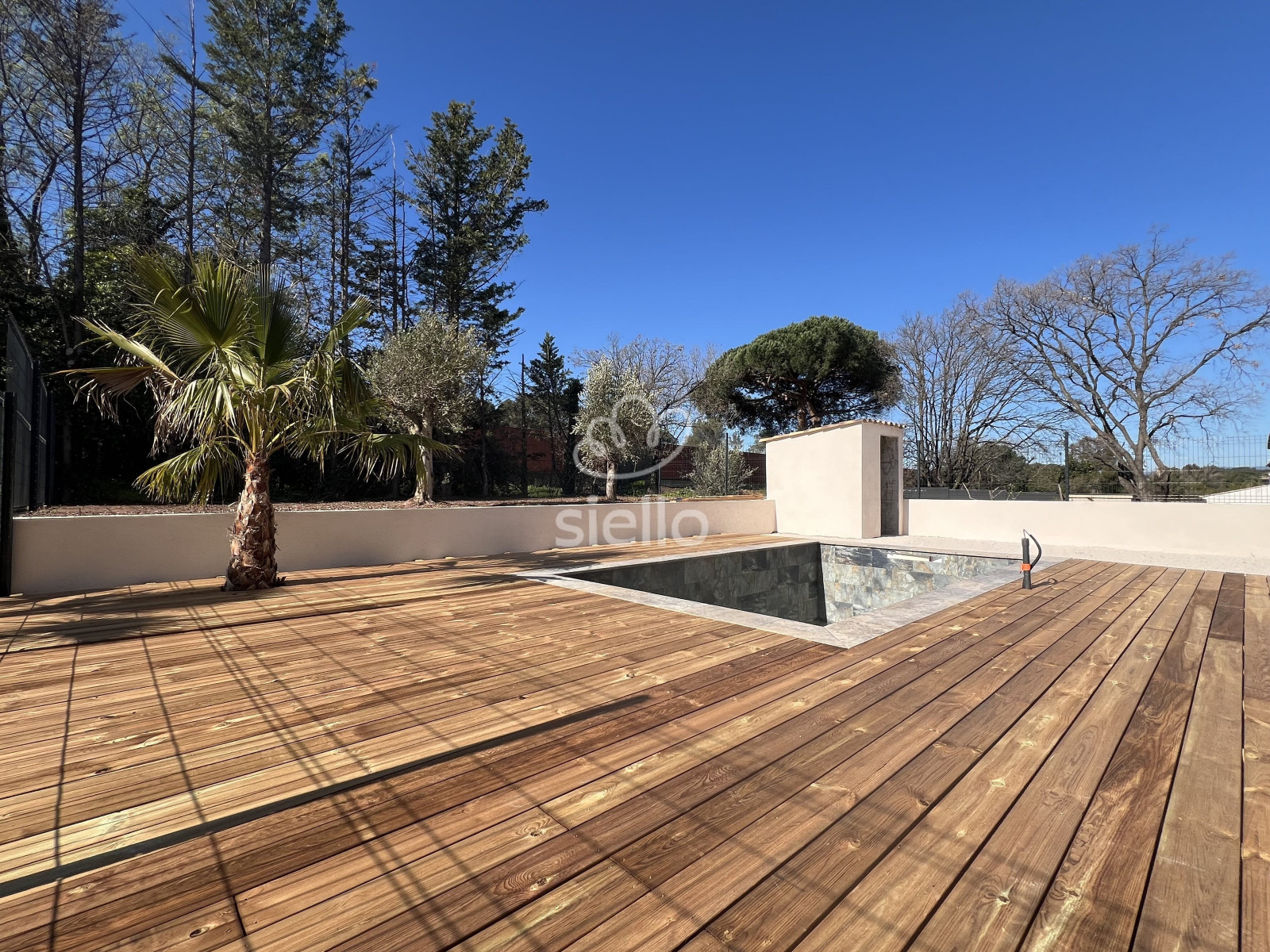 
                                                Vente
                                                 PUGET SUR ARGENS-VILLA NEUVE-PISCINE
