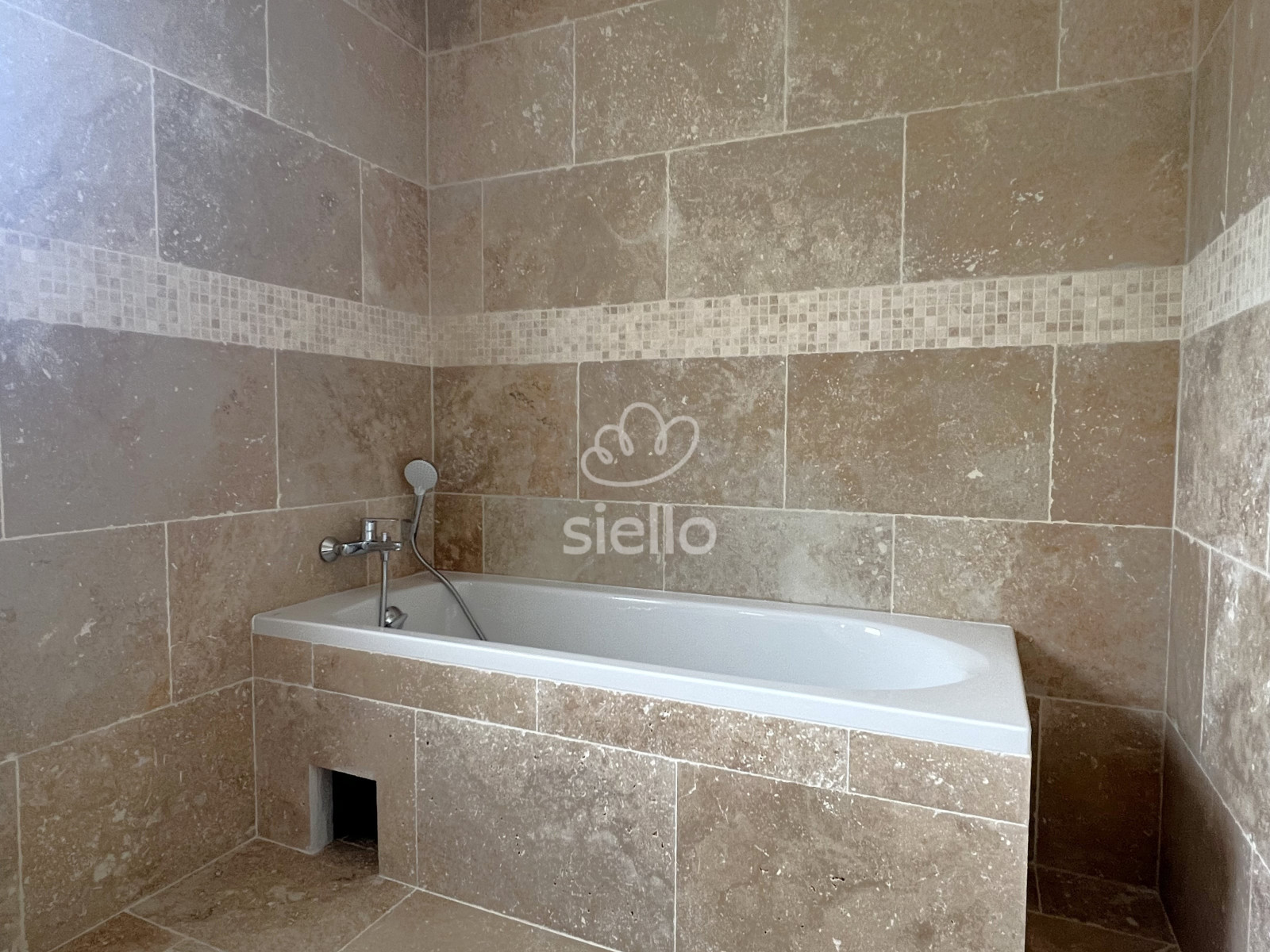 
                                                Vente
                                                 PUGET SUR ARGENS-VILLA NEUVE-PISCINE