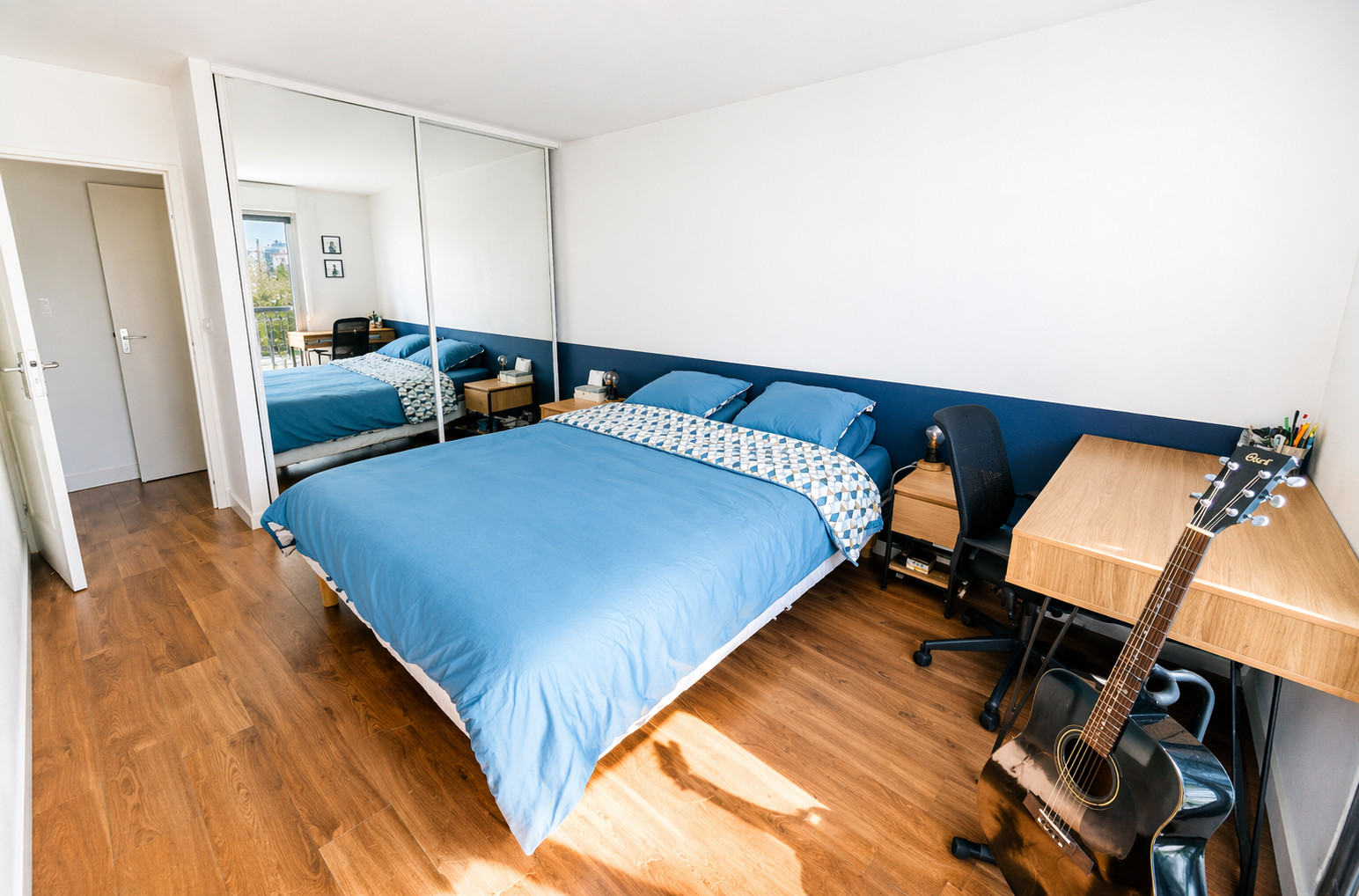 
                                                Vente
                                                 Puteaux Bellini – 3 pièces traversant de 64 m², dernier étage, balcon, parking, cave, vue Tour Eiffel