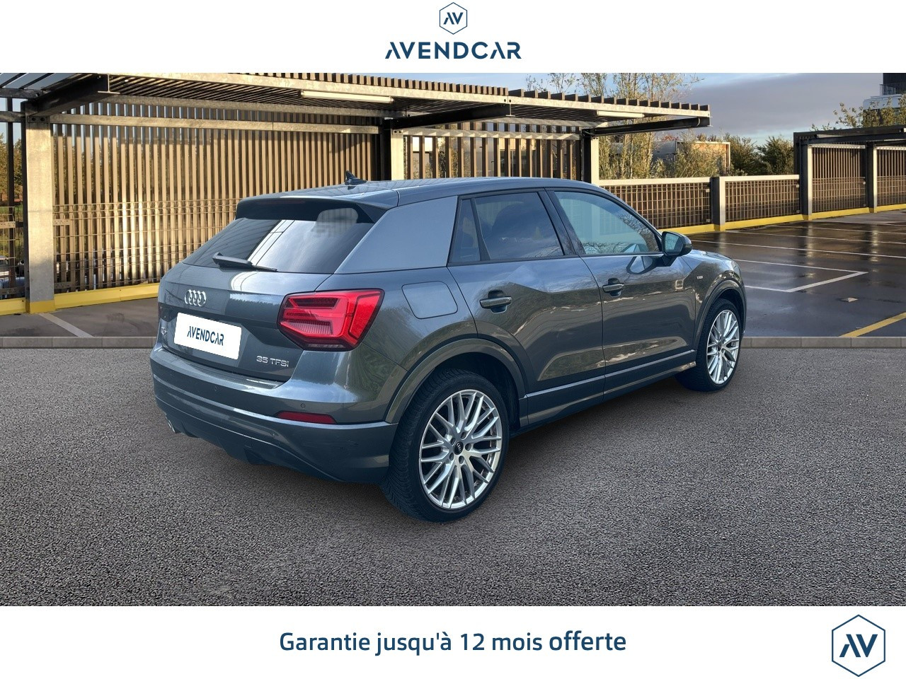 
                                                Voiture
                                                 Q2 1.5 35 TFSI COD 150 S-LINE S-TRONIC BVA Midnight series