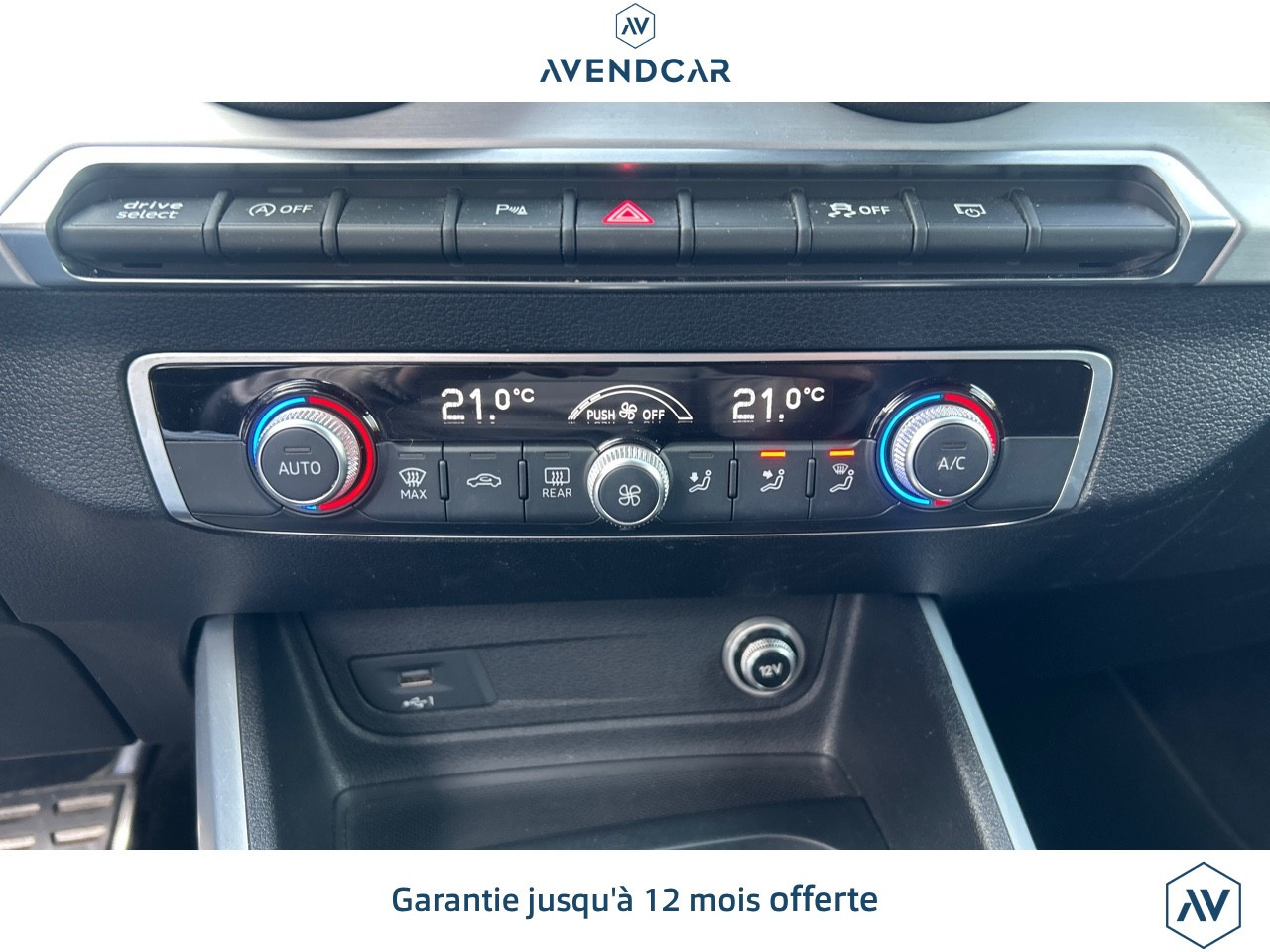 
                                                Voiture
                                                 Q2 1.5 35 TFSI COD 150 S-LINE S-TRONIC BVA Midnight series