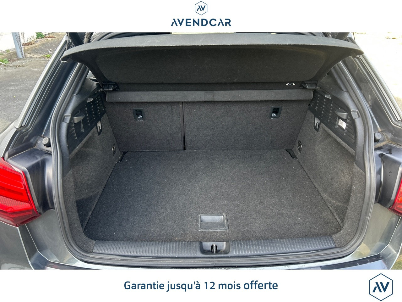 
                                                Voiture
                                                 Q2 1.5 35 TFSI COD 150 S-LINE S-TRONIC BVA Midnight series