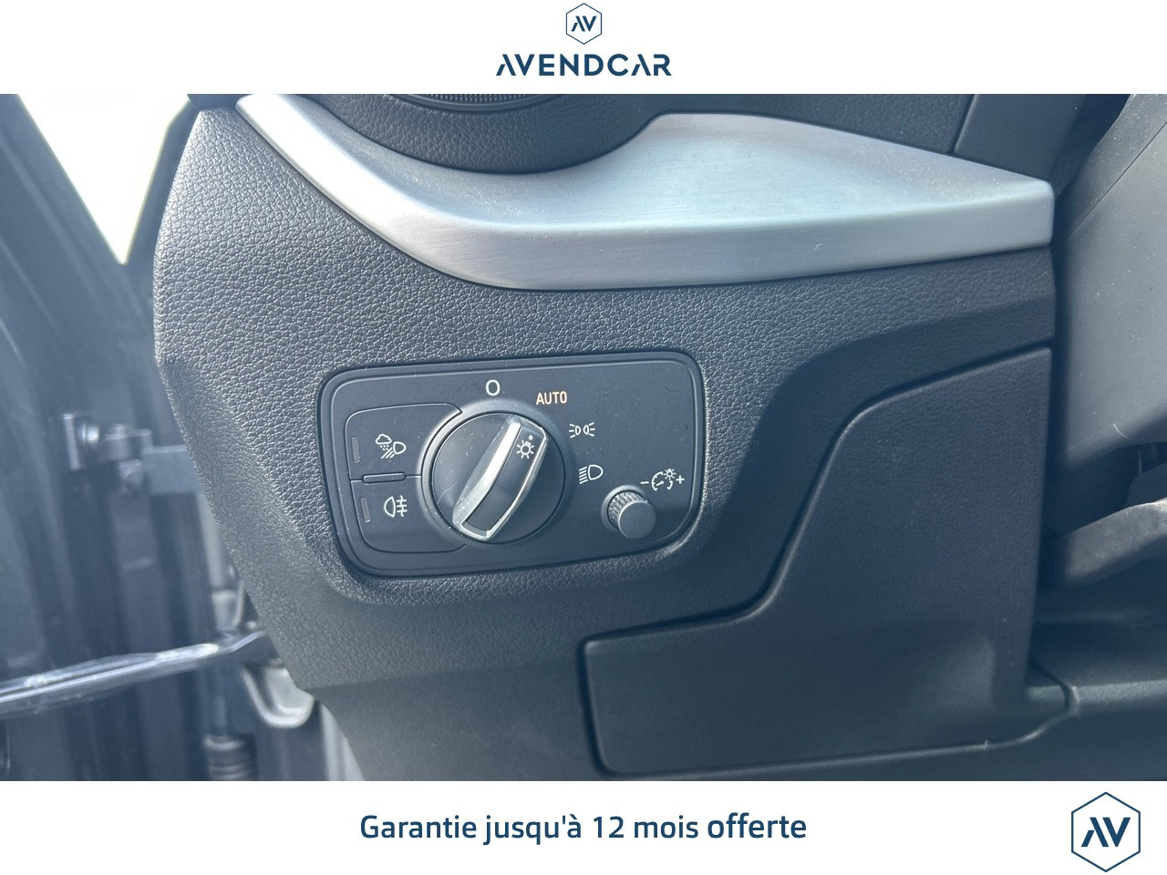 
                                                Voiture
                                                 Q2 1.5 35 TFSI COD 150 S-LINE S-TRONIC BVA Midnight series