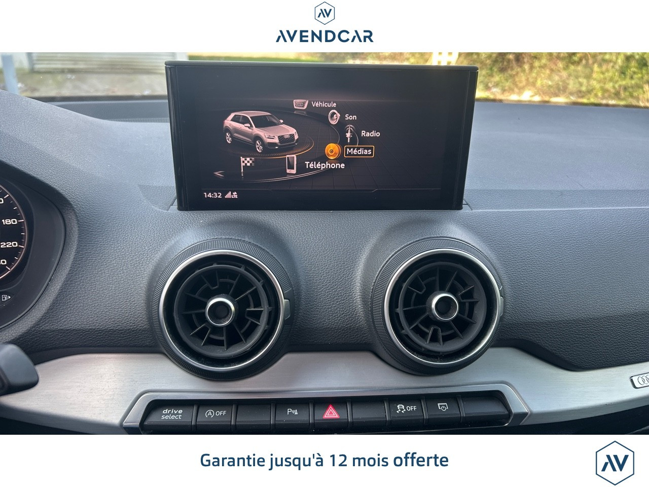 
                                                Voiture
                                                 Q2 1.5 35 TFSI COD 150 S-LINE S-TRONIC BVA Midnight series