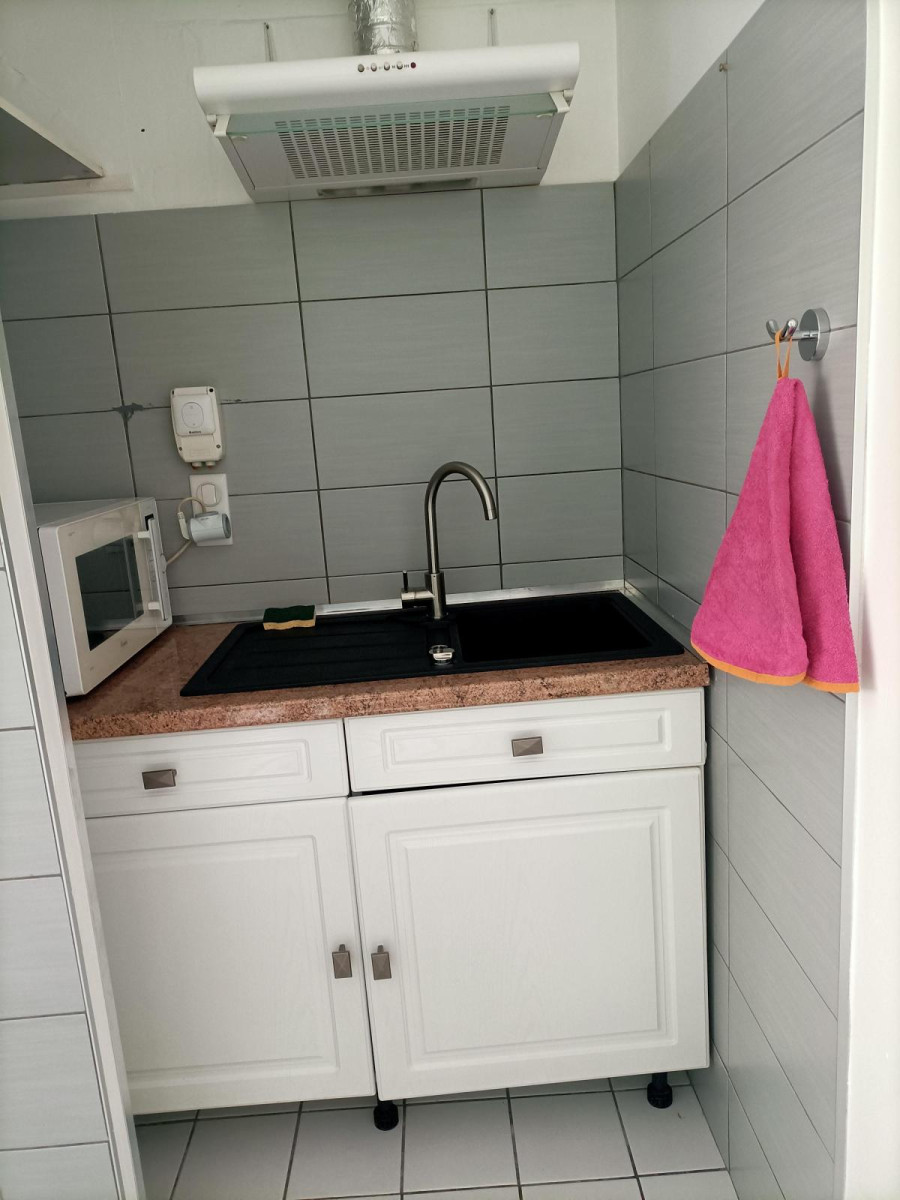 
                                                Colocation
                                                 Qaurtier calme , proche commerces et tram ligne 2