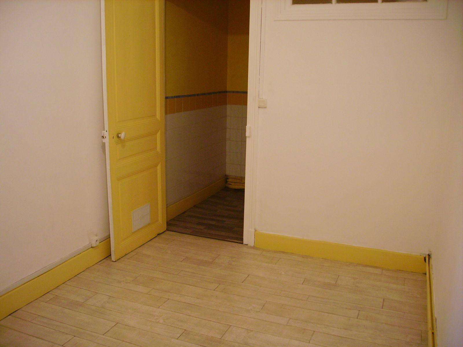 
                                                Location
                                                 Quartier calme, 15 minutes centre ville à pied