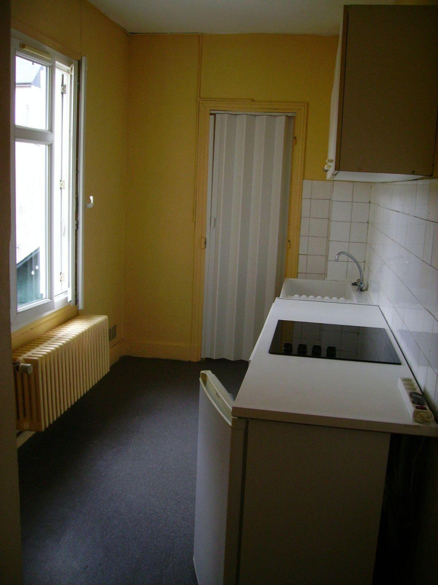 
                                                Location
                                                 Quartier calme, 15 minutes centre ville à pied