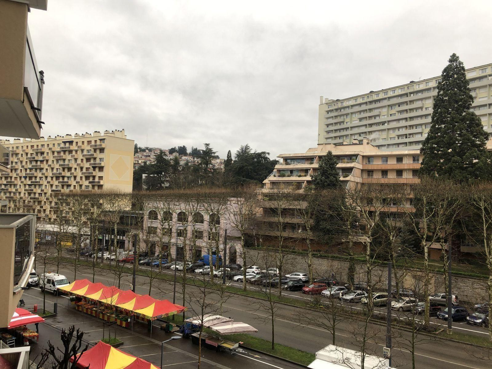 
                                                Location
                                                 Quartier calme à St Étienne studio meublé