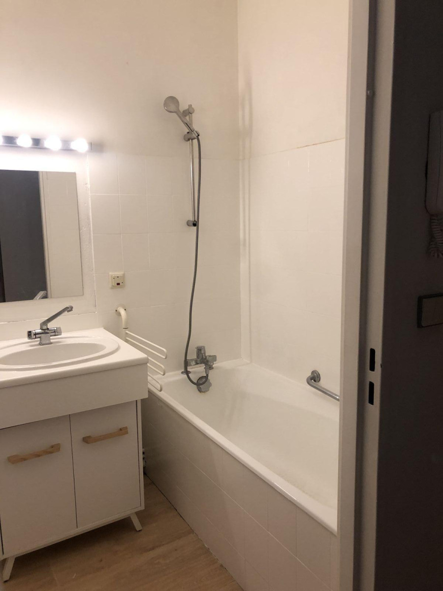 
                                                Location
                                                 Quartier calme à St Étienne studio meublé