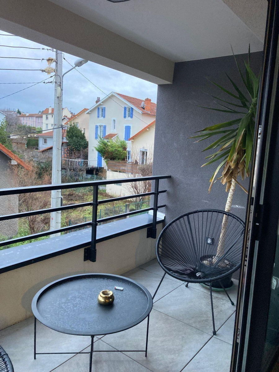 
                                                Location
                                                 Quartier calme T3 dans petite résidence de 2022