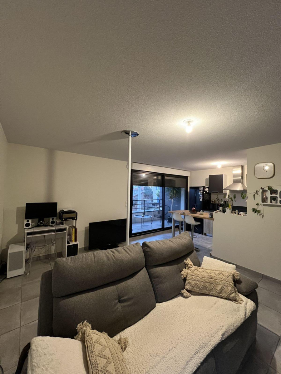 
                                                Location
                                                 Quartier calme T3 dans petite résidence de 2022