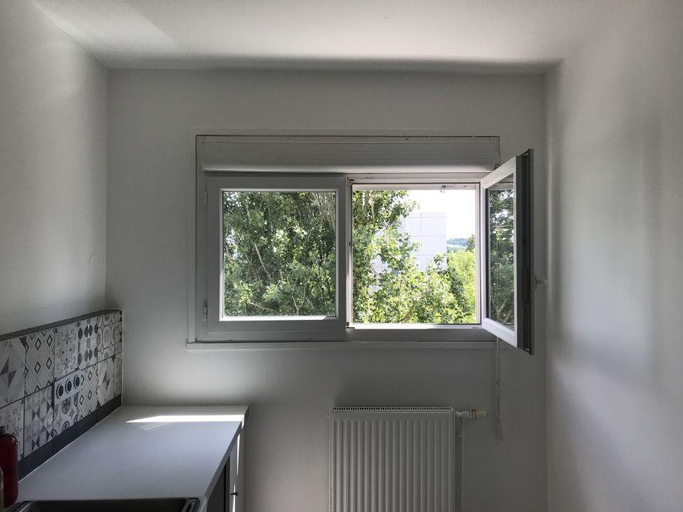 
                                                Location
                                                 Quartier Champlong, Saint-Genis-Laval