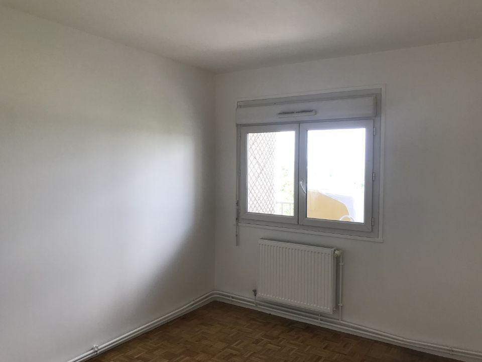 
                                                Location
                                                 Quartier Champlong, Saint-Genis-Laval