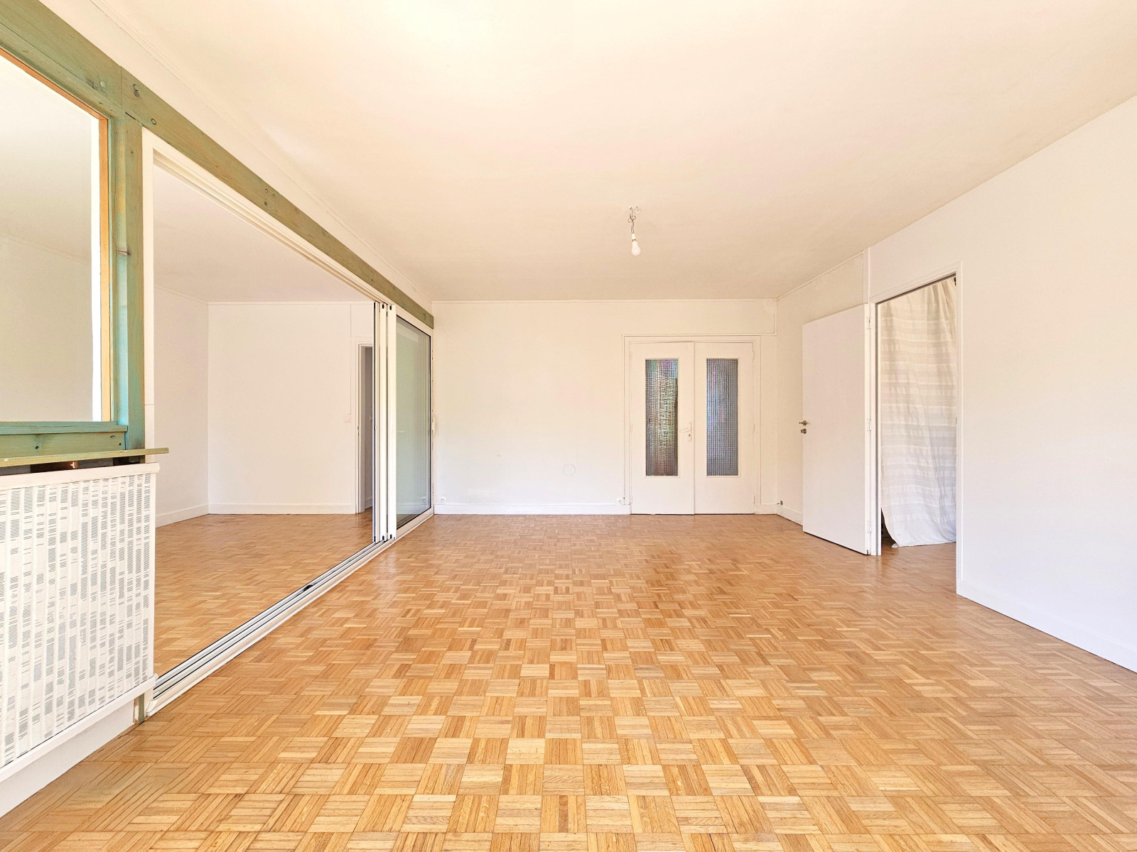 
                                                Vente
                                                 Quartier Petit Ivry - PARC  privé - 5p - Balcon