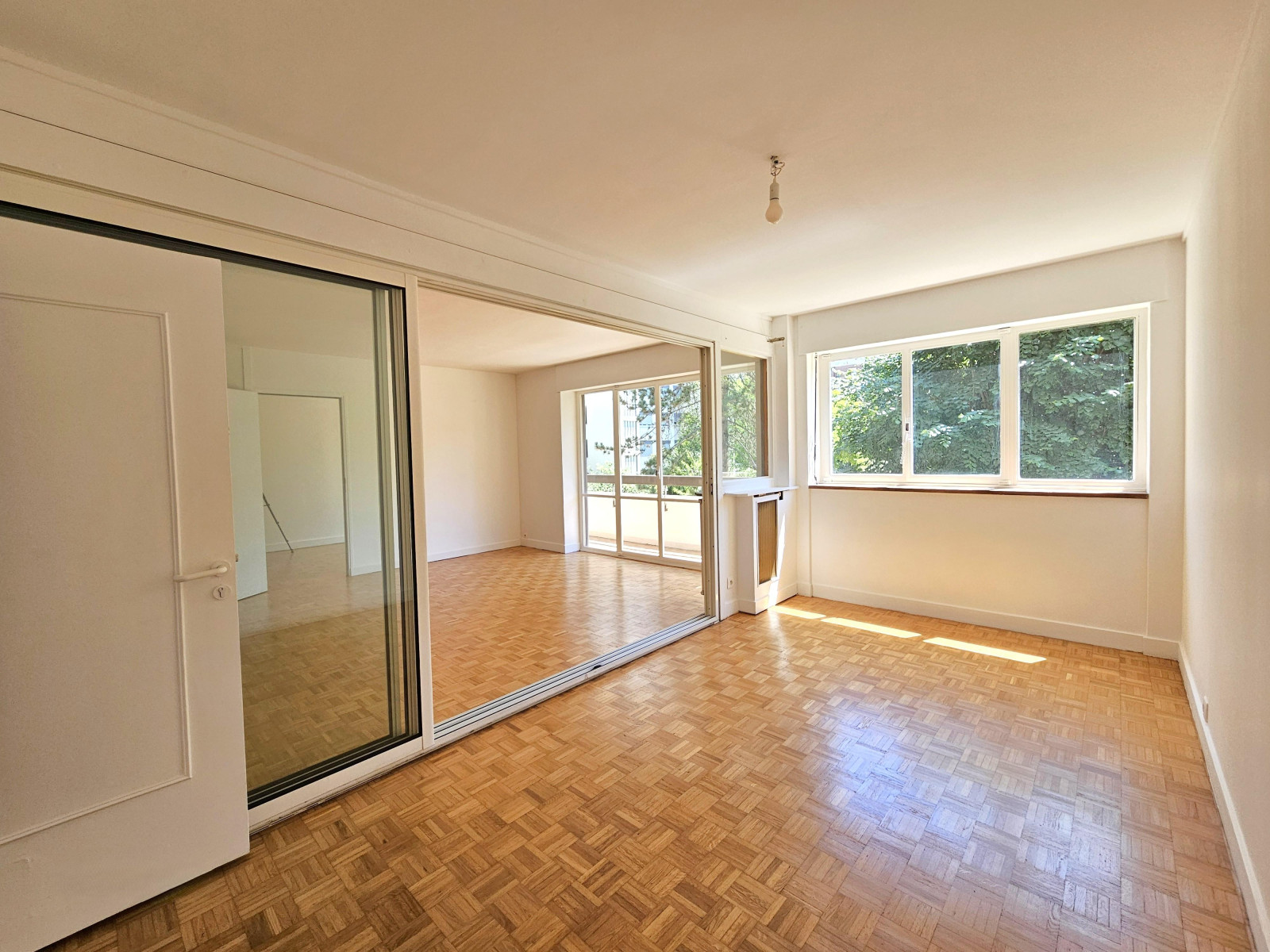 
                                                Vente
                                                 Quartier Petit Ivry - PARC  privé - 5p - Balcon