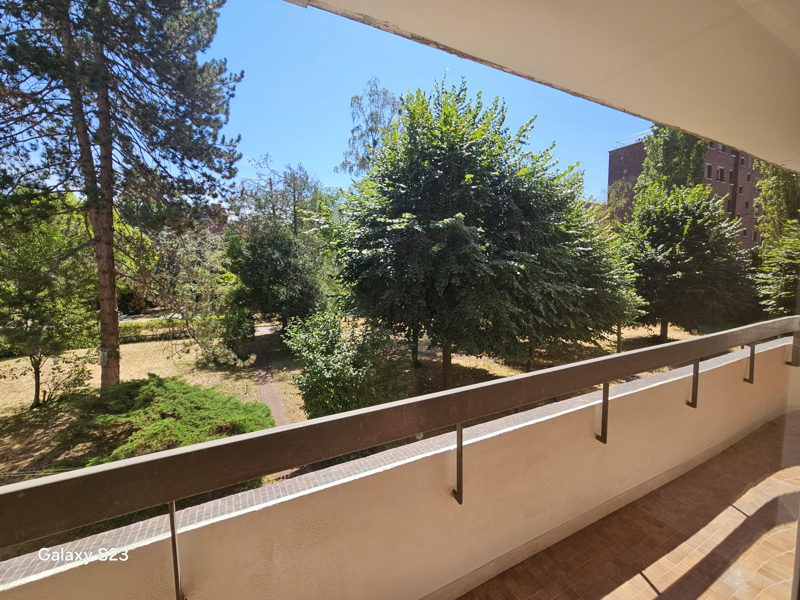 
                                                Vente
                                                 Quartier Petit Ivry - PARC  privé - 5p - Balcon