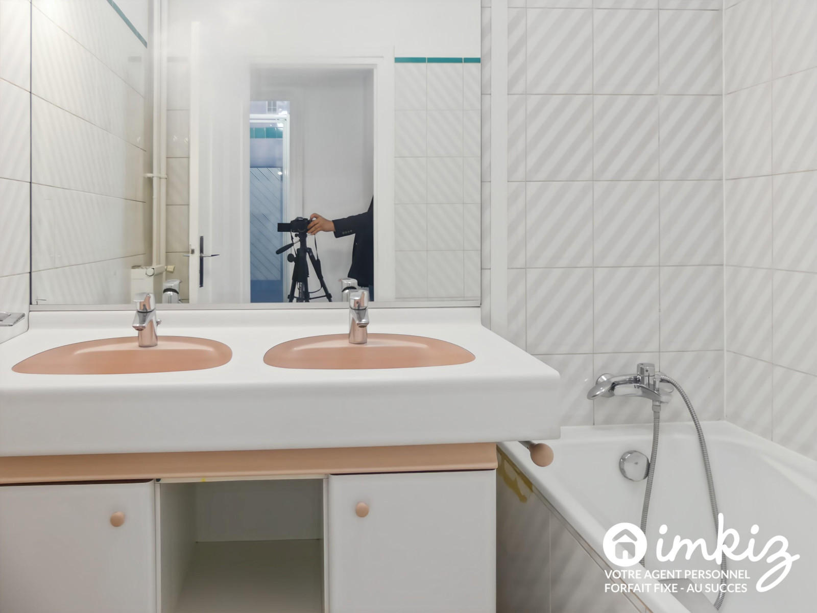 
                                                Vente
                                                 Quartier Petit Ivry - Résidence privée - 5p Balcon