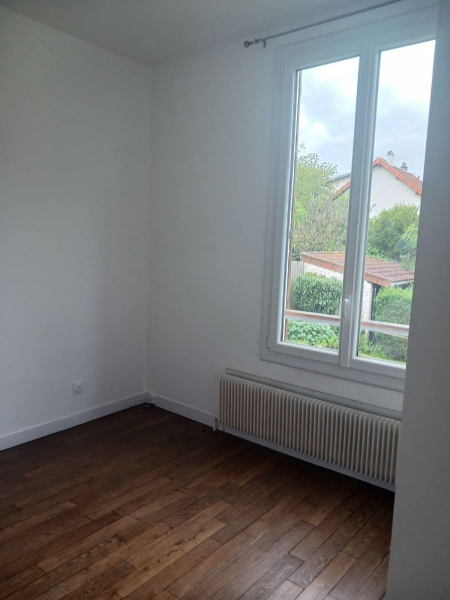 
                                                Location
                                                 Quartier tranquille  ,5mn de la gare