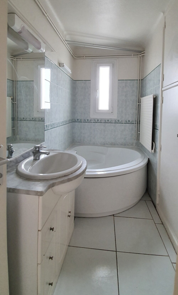 
                                                Vente
                                                 Quartier Vélodrome - T5 loué à vendre