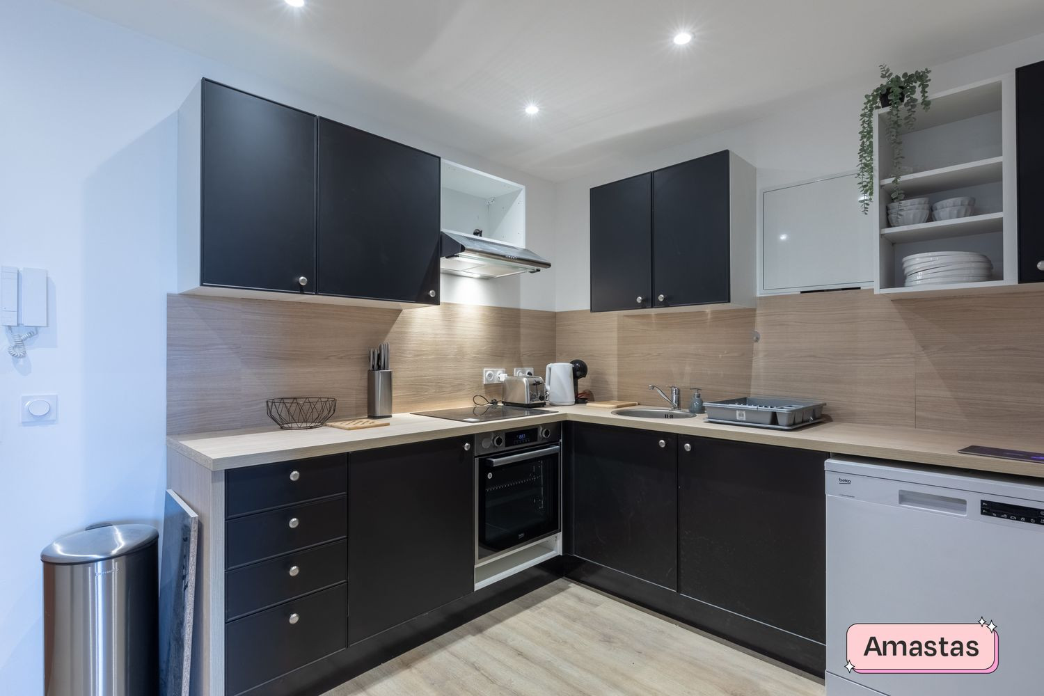 
                                                Colocation
                                                 Quatre chambres disponibles dans cette grande colocation de 5 personnes à Lyon