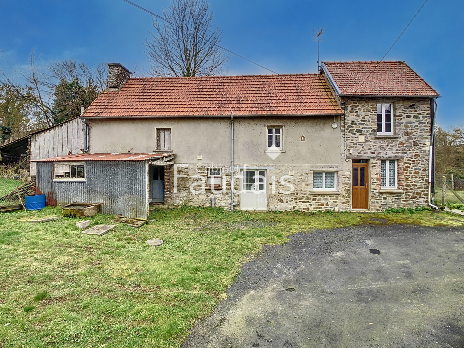 
                                                Vente
                                                 QUIBOU, Deux maisons de 121m2 et 62m2